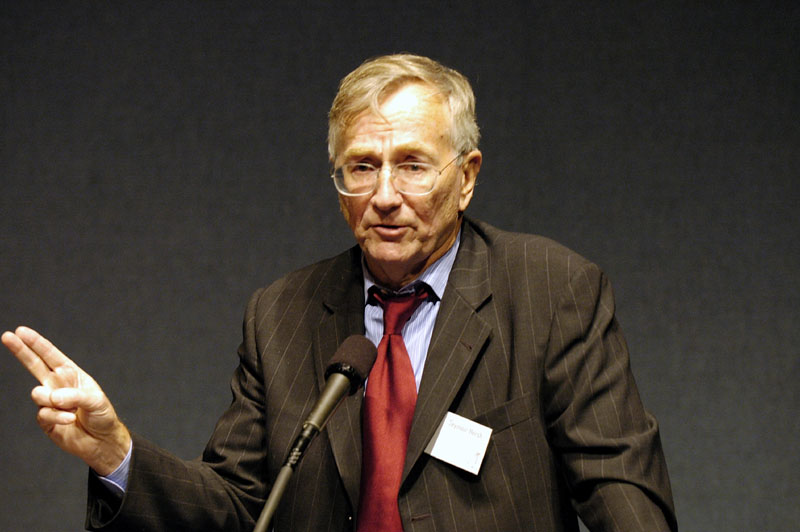Seymour Hersh at the 2004 Letelier-Moffitt Human Rights Award
